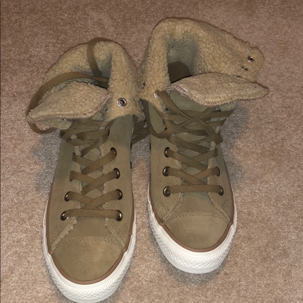 Converse- fuzzy inside- tan- Size 7